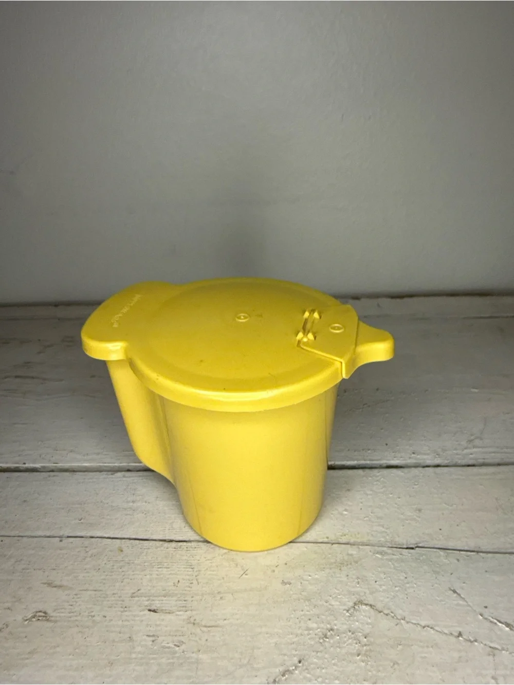 Vintage TUPPERWARE Creamer 574-12 Flip Top Yellow Harvest Gold Made In USA, T